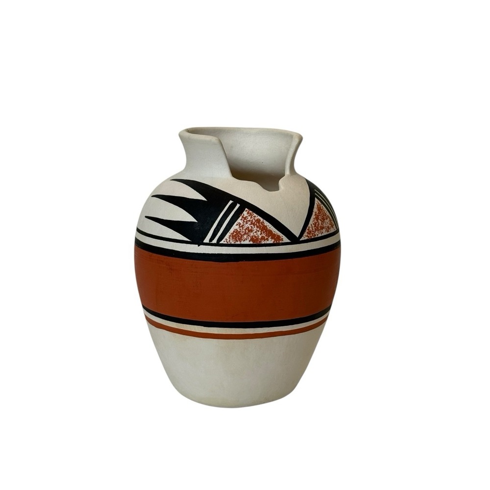 Handmade Southwestern Pottery Vase Signed L. Toya Jemez N.M. 6.25" Tall